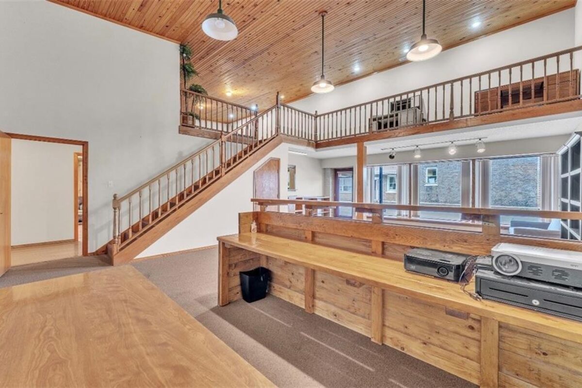 111 W Main ST in Huntsville, AR. Commercial Office