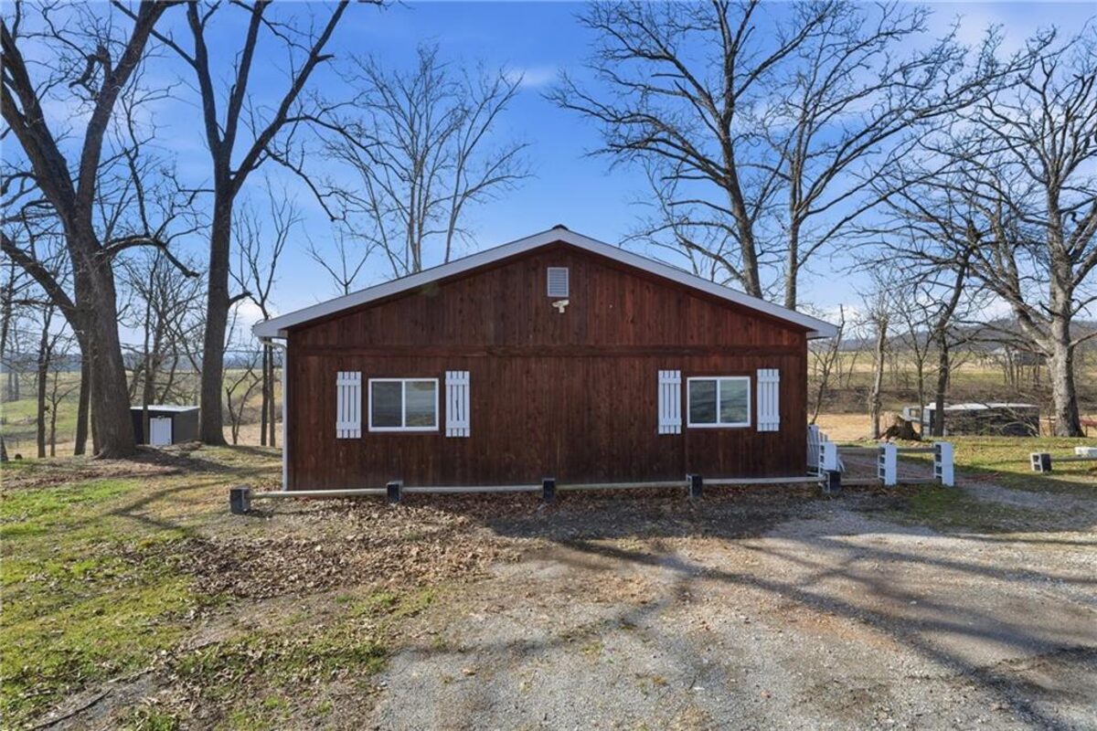 Highway 412 Madison 7248 in Hindsville, AR. Single Family